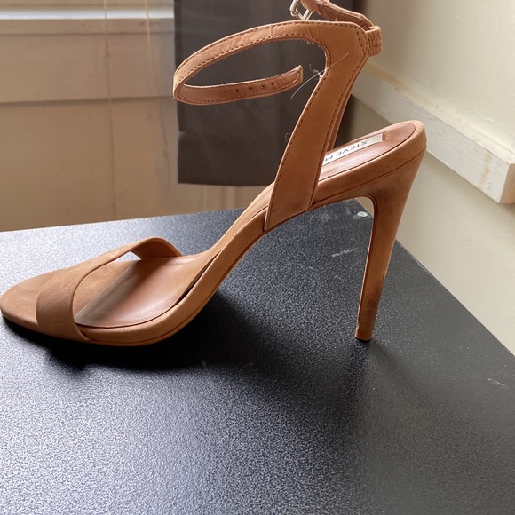 Steve Madden Nude Slim Heel - Picture 2 of 5